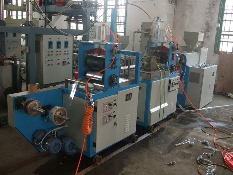 電池?zé)崾湛s套管吹膜機(jī)、電子元器件包裝膜、收縮外包裝膜吹膜機(jī)