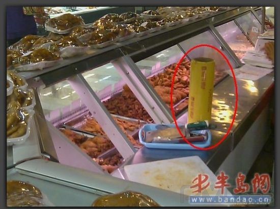 佳世客使用“三無(wú)”保鮮膜店員自稱為pvc材質(zhì)