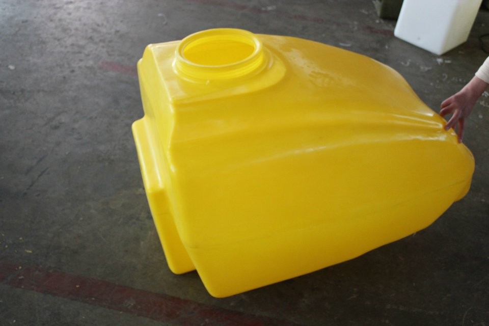 滾塑油箱 以塑代鋼 重塑汽車材料變革