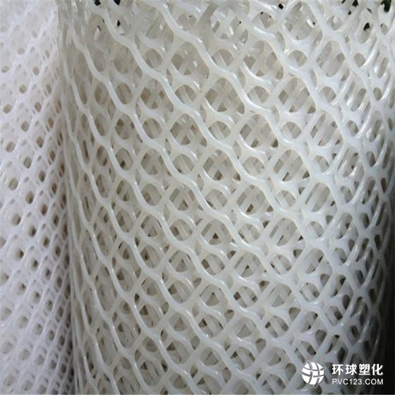 如何在雞舍里面放置塑料網(wǎng)呢？