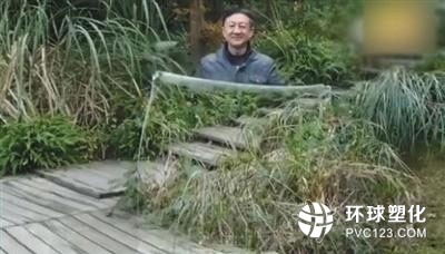 抖開(kāi)塑料衣，大爺竟然“消失”了？